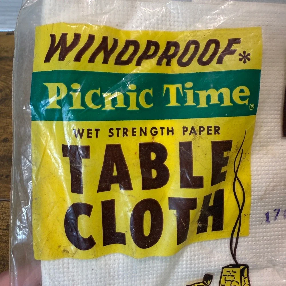 Vtg Picnic Time Windproof Tablecloth 60s Straubel Paper Co White NEW Retro Prop